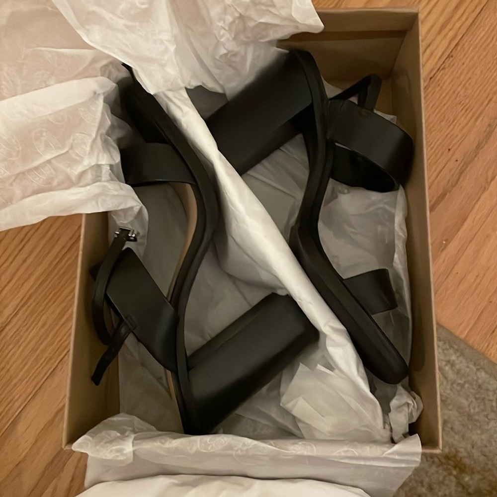 NWT STEVE MADDEN IRELYN BLACK LEATHER PLATFORM HEELS